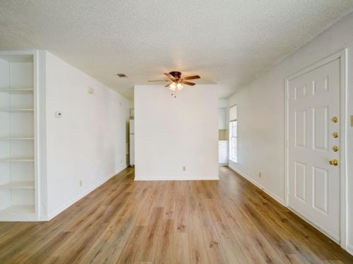 404 Dittmar Rd, Austin TX  78745-7004 exterior