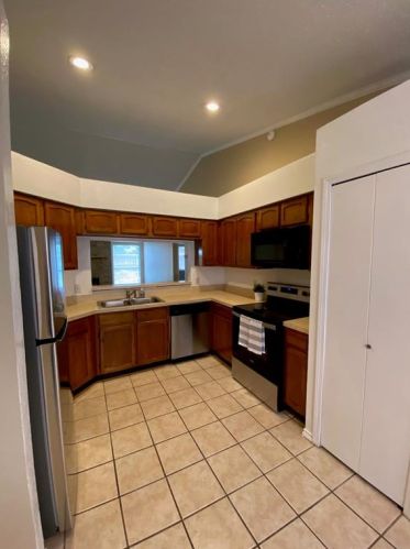 1525 Lavendale Ln, Garland TX  75040-4372 exterior