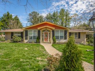 4 Lynncrest Dr, Chattanooga, TN 37411-1809