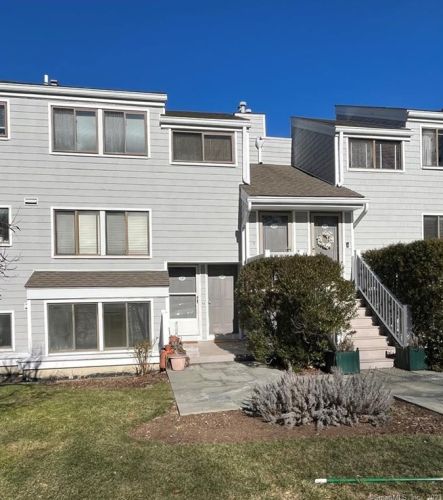 144 Rowayton Woods Dr, Norwalk, CT 06854-3940