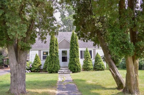 33 Woodybrook Rd, Windsor, CT 06095-3727