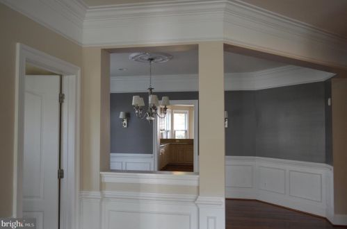 9300 Castle Hill Rd, Springfield VA  22153-3930 exterior