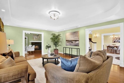 1156 Sugarbush Dr, Vista CA 92084-7464 exterior