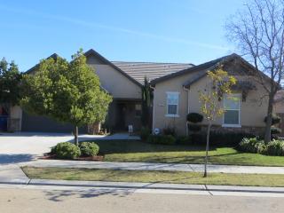 3227 Blackwood Ave, Clovis, CA 93619-3920