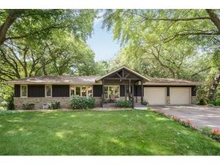 646 Dale Ct, Saint Paul, MN 55126-6004