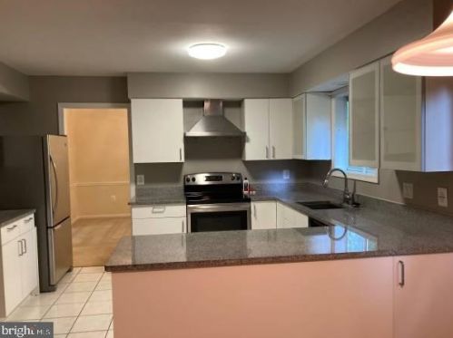 8468 Sevan Ct, Annandale, VA 22003-1160