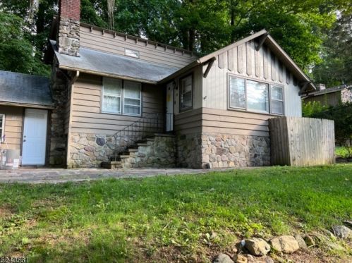 47 Hillside Rd, Sparta, NJ 07871-2013