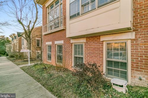 2144 Kings Garden Way, Falls Church, VA 22043-2593