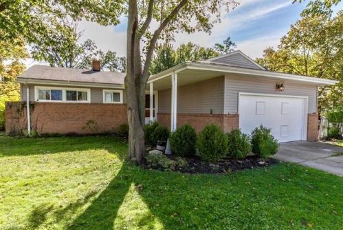 4926 Sedgewick Rd, Cleveland OH  44124-1105 exterior