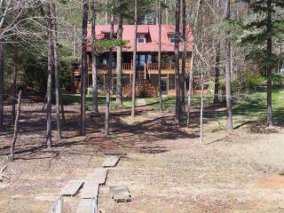 20 Rue Beau Rivage, Lavonia, GA 30553-2408