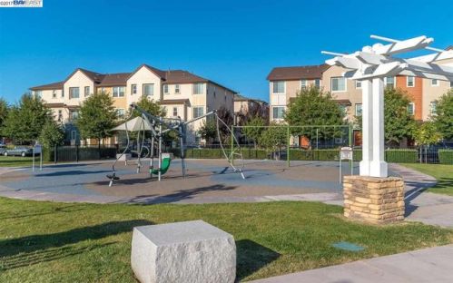 584 Staley Ave, Hayward, CA 94541-6290