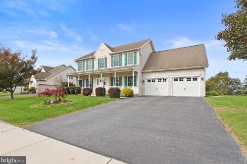 1433 Langshire Dr, York, PA 17404-8523
