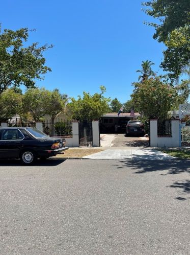 317 Hesperian St, Santa Ana, CA 92703-3751