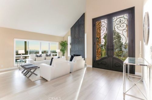 815 Moorside Dr, Glendale CA  91207-1135 exterior