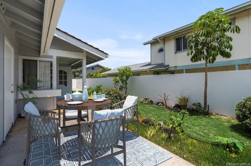 1149 Namahealani Pl, Honolulu, HI 96825-2874