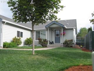 5239 Golden Eagle Dr, Eugene, OR 97402-8003