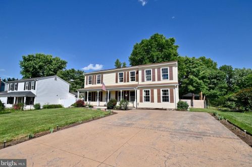 5615 Reardon Ln, Woodbridge, VA 22193-3759