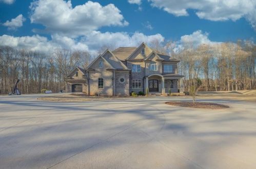 220 River Meadow Ln, Social Circle, GA 30025-5800