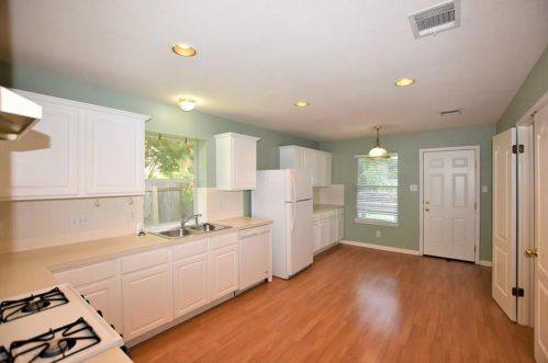 3212 Bratton Heights Dr, Austin TX  78728-3658 exterior