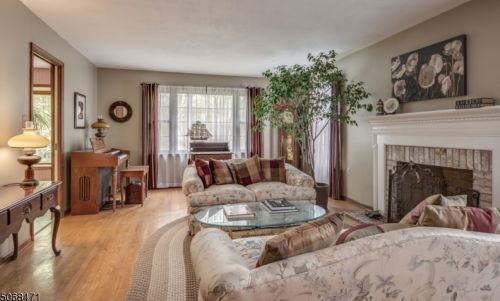 15 Cardinal Dr, Hackettstown NJ  07840-3005 exterior