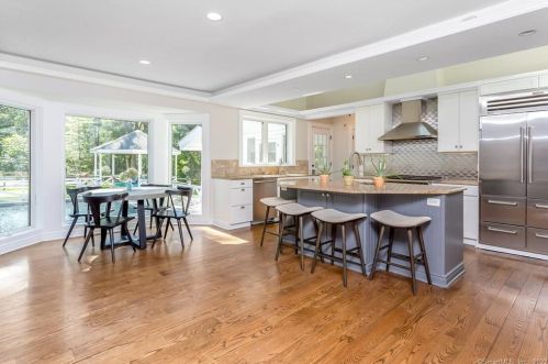 30 Carrington Dr, Greenwich CT  06831-3119 exterior