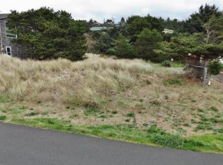 1613 Parker Ave, Waldport OR  97394-9543 exterior