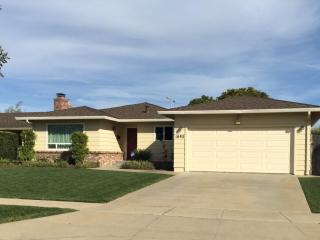 1093 Sierra Madre Dr, Salinas, CA 93901-1044