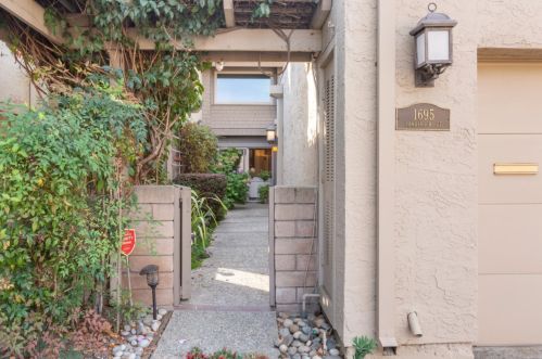 1695 Sandyrock Ct, San Jose, CA 95125-4538