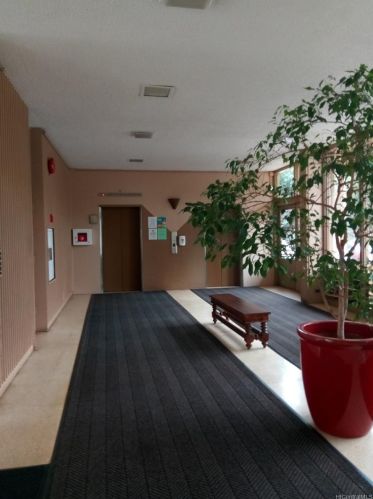 1720 Ala Moana Blvd, Honolulu HI  96815-1302 exterior