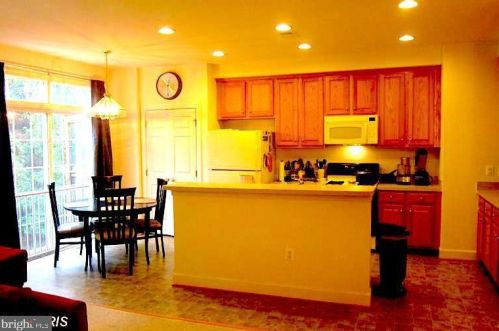 128 Herndon Mill Cir, Herndon VA  20170-4479 exterior