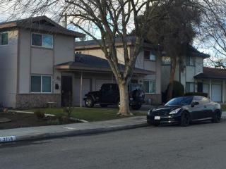 3725 Hampton Way, Fresno, CA 93726-4520