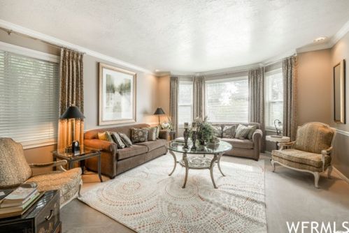 6 Mistywood Ln, Sandy UT 84092-4850 exterior