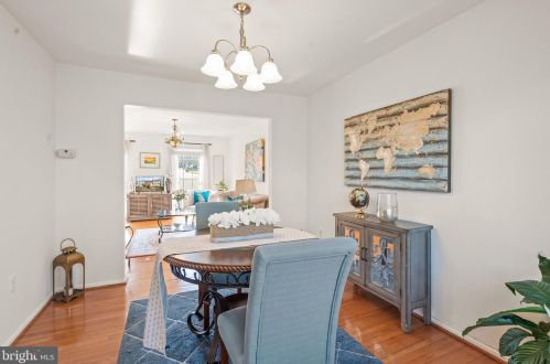 7909 Pebble Brook Ct, Springfield VA  22153-2618 exterior