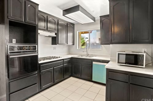 3361 Norfolk Dr, Riverside CA  92503-5146 exterior