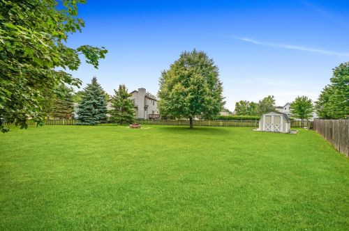 1445 Shaman Dr, Lemont IL  60490-5572 exterior