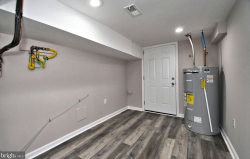 328 61 St, Philadelphia PA 19142-3402 exterior