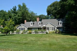 45 Holly Ln, Tokeneke, CT 06820-3305