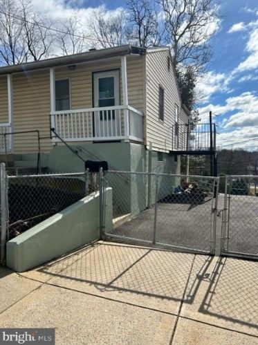 463 Juniata St, Lancaster PA  17602-4445 exterior