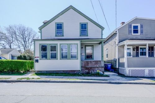 15 Sheffield Ave, Middletown, RI 02840-1617
