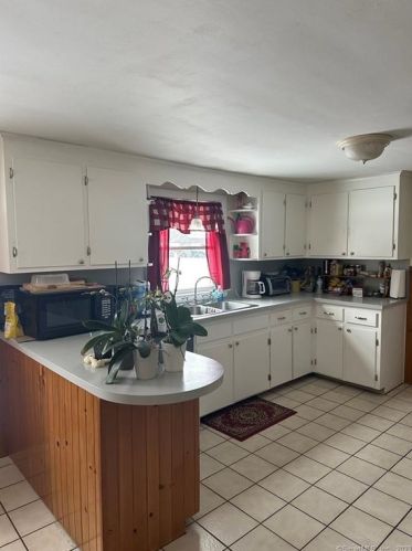 26 Bannon St, Torrington, CT 06790-3220