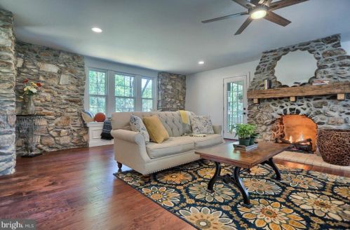 1604 Pine Rd, Carlisle PA  17015-9324 exterior