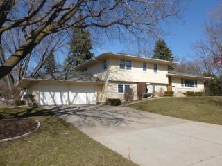 921 Brenner Ave, Saint Paul, MN 55113-1966