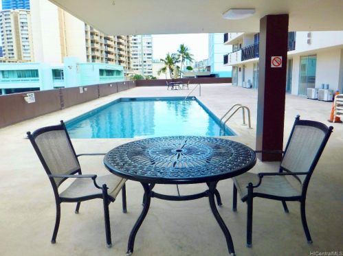 1610 Kanunu St, Honolulu HI  96814-2746 exterior