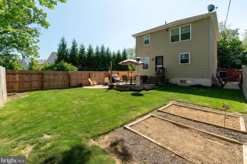 239 Railroad Ave, Ephrata PA  17522-2327 exterior
