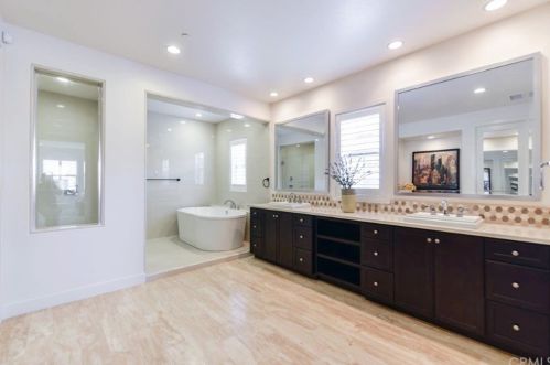 73 Gainsboro, Irvine CA  92620-2187 exterior