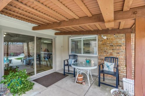 2049 Christie Ln, Carrollton TX 75007-3509 exterior