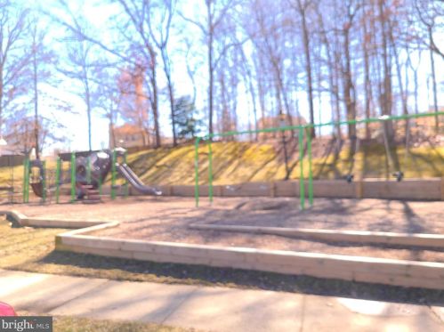 7922 Pebble Brk Ct, Springfield VA  22153-2619 exterior