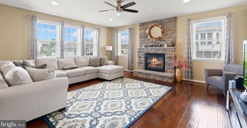 16326 Boatswain Cir, Woodbridge, VA 22191-3077