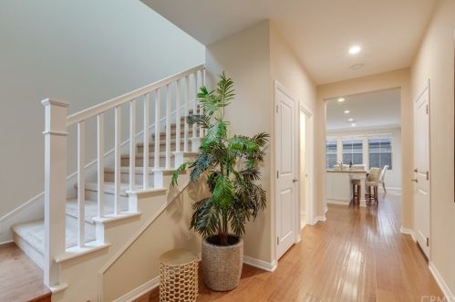88 Rembrandt, Irvine CA  92620-7314 exterior