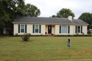 2548 Angelyn Dr, Murfreesboro, TN 37129-4044